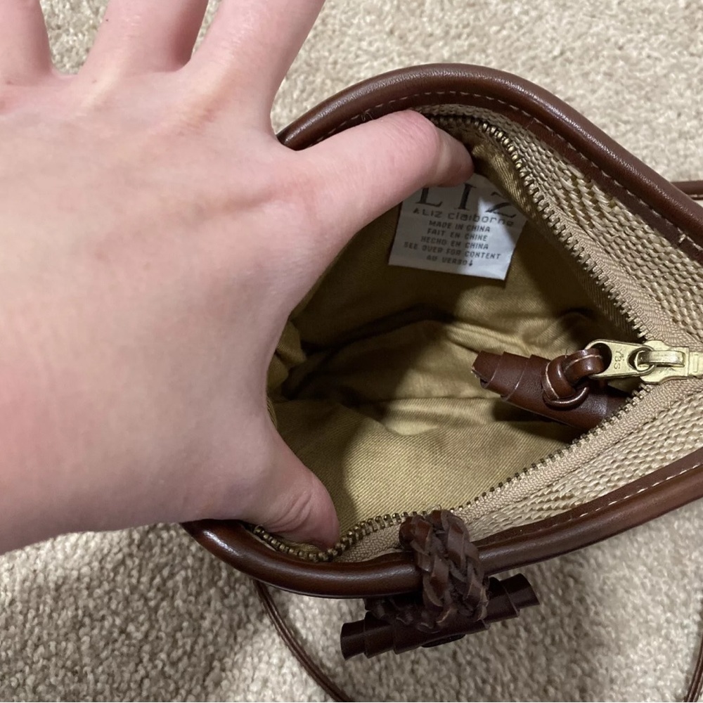 LIZ CLAIBORNE Beige And Brown Rattan Crossbody Bag Purse Shoulder Bag - Picture 3 of 11